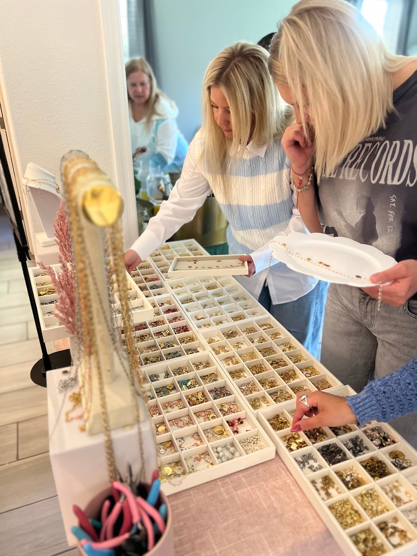 In-Store Charm Bar Experience