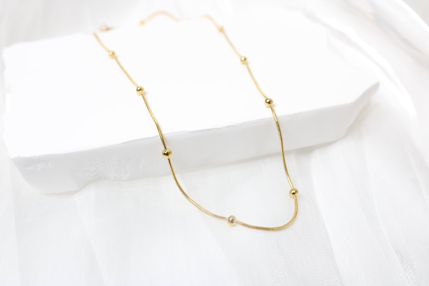 Round Bead Snake Necklace