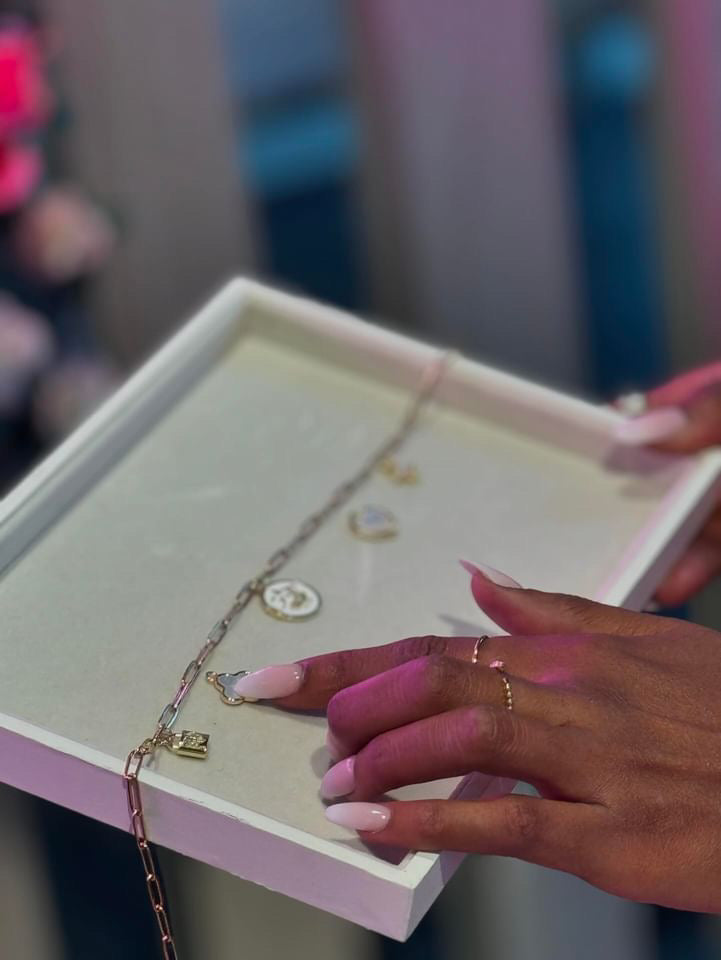 In-Store Charm Bar Experience