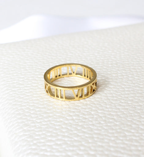 Luxe Roman Ring