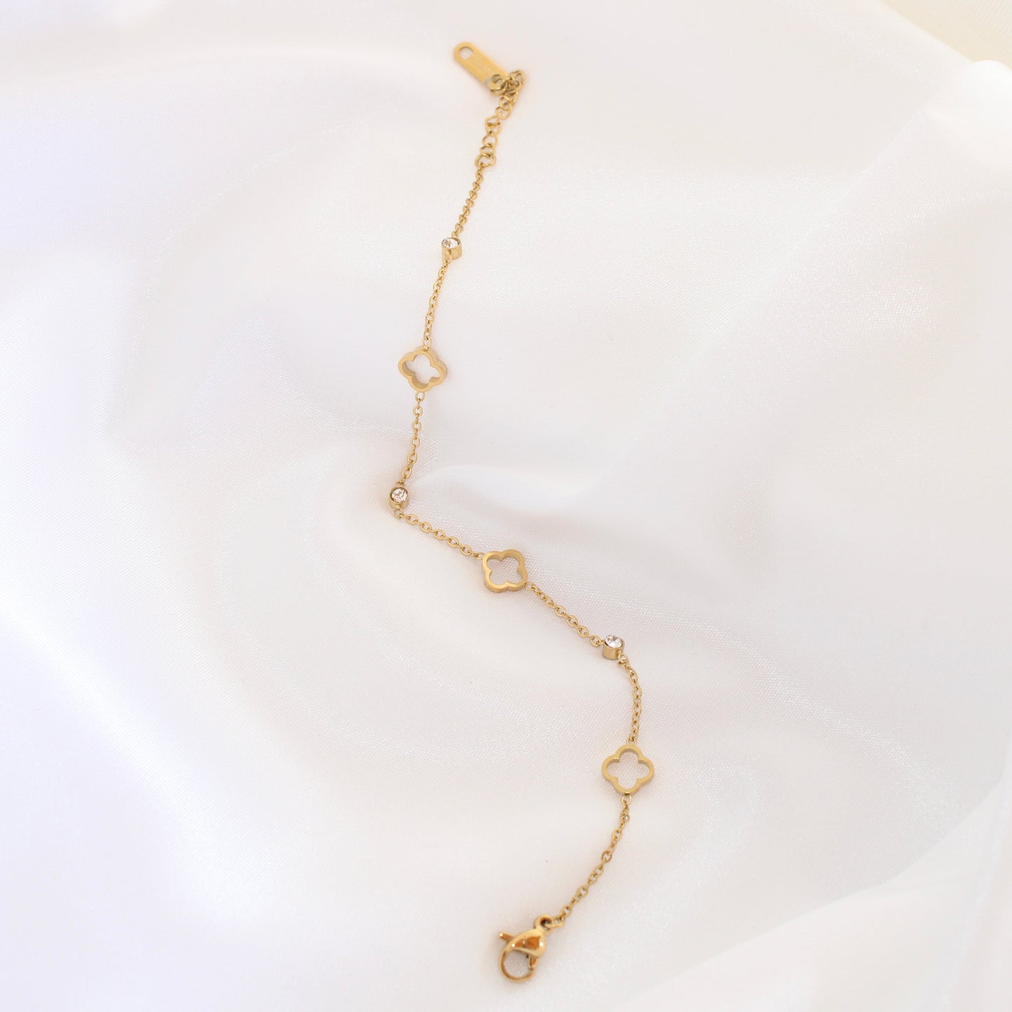 Luxe Hollow Clover Bracelet