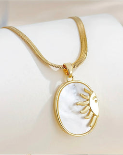 White Sun Shell Pendant Necklace