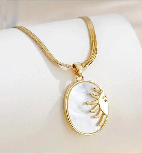 White Sun Shell Pendant Necklace